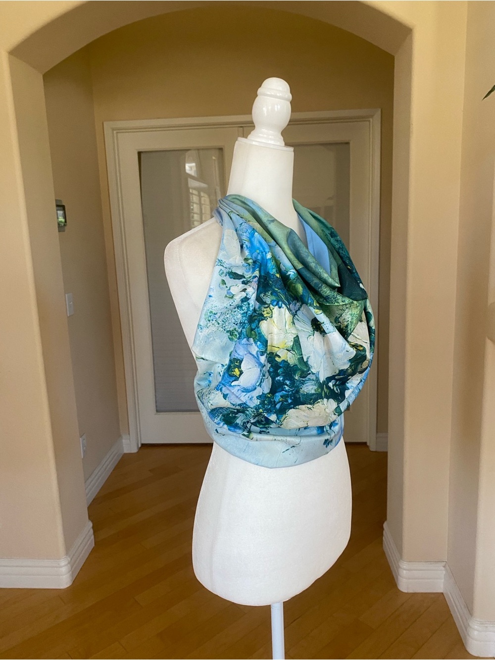 100% Silk Floral Blue & Green Wrap Scarf Top Sarong - Picture 6 of 11